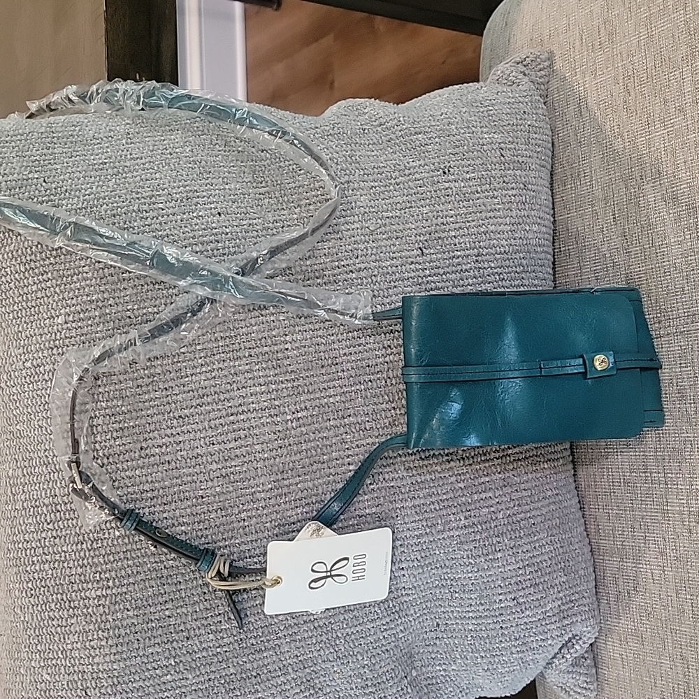 HOBO vintage hide collection crossbody wallet color bluegrass nwt